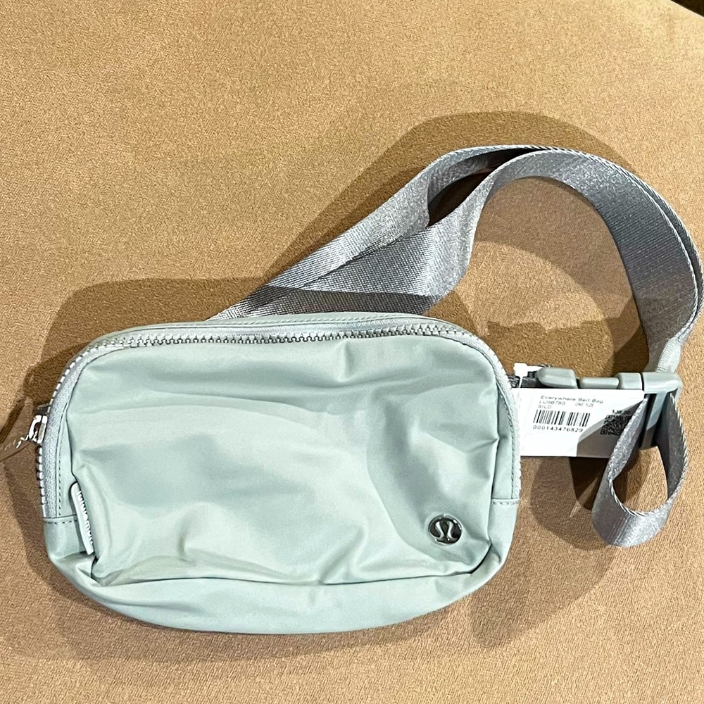 NWT Everywhere Belt Bag - Picture 1 of 2
